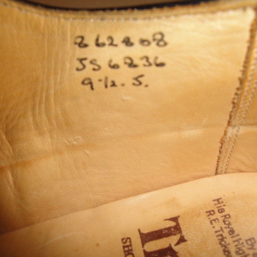 Tricker's Vintage Black Leather Oxford - Picture 6 of 7